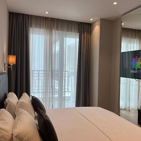 Coastline Luxury Apart Hotel Golem  Exteriör bild