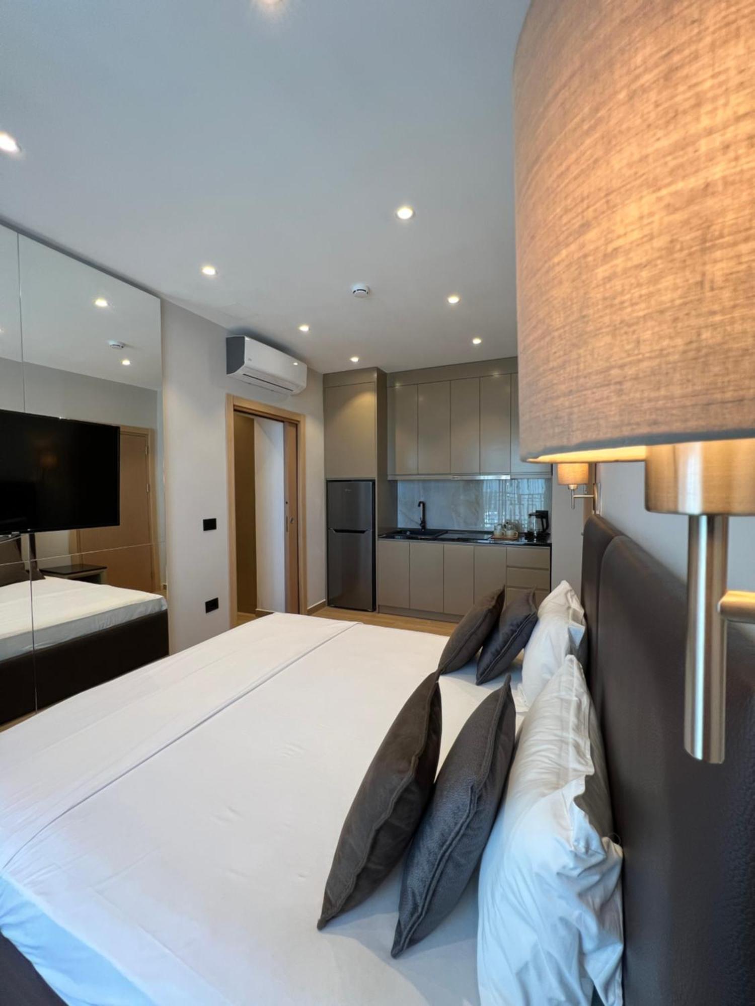 Coastline Luxury Apart Hotel Golem  Exteriör bild