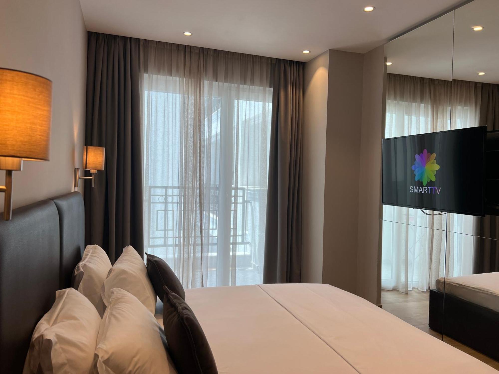 Coastline Luxury Apart Hotel Golem  Exteriör bild