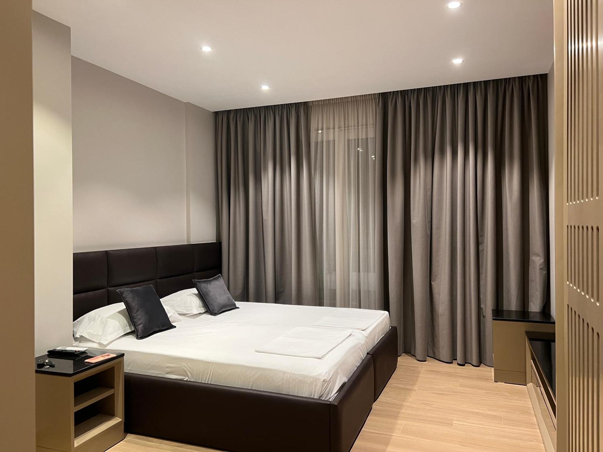 Coastline Luxury Apart Hotel Golem  Exteriör bild