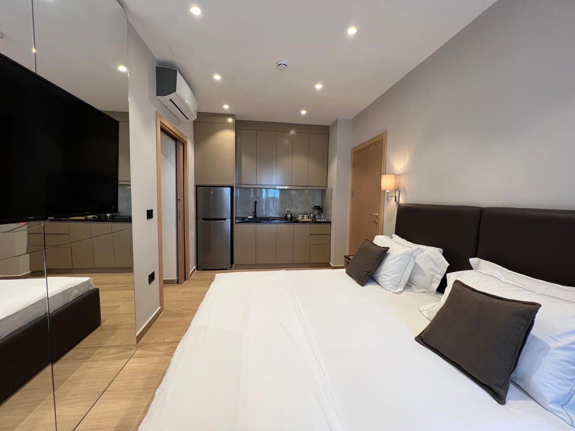 Coastline Luxury Apart Hotel Golem  Exteriör bild