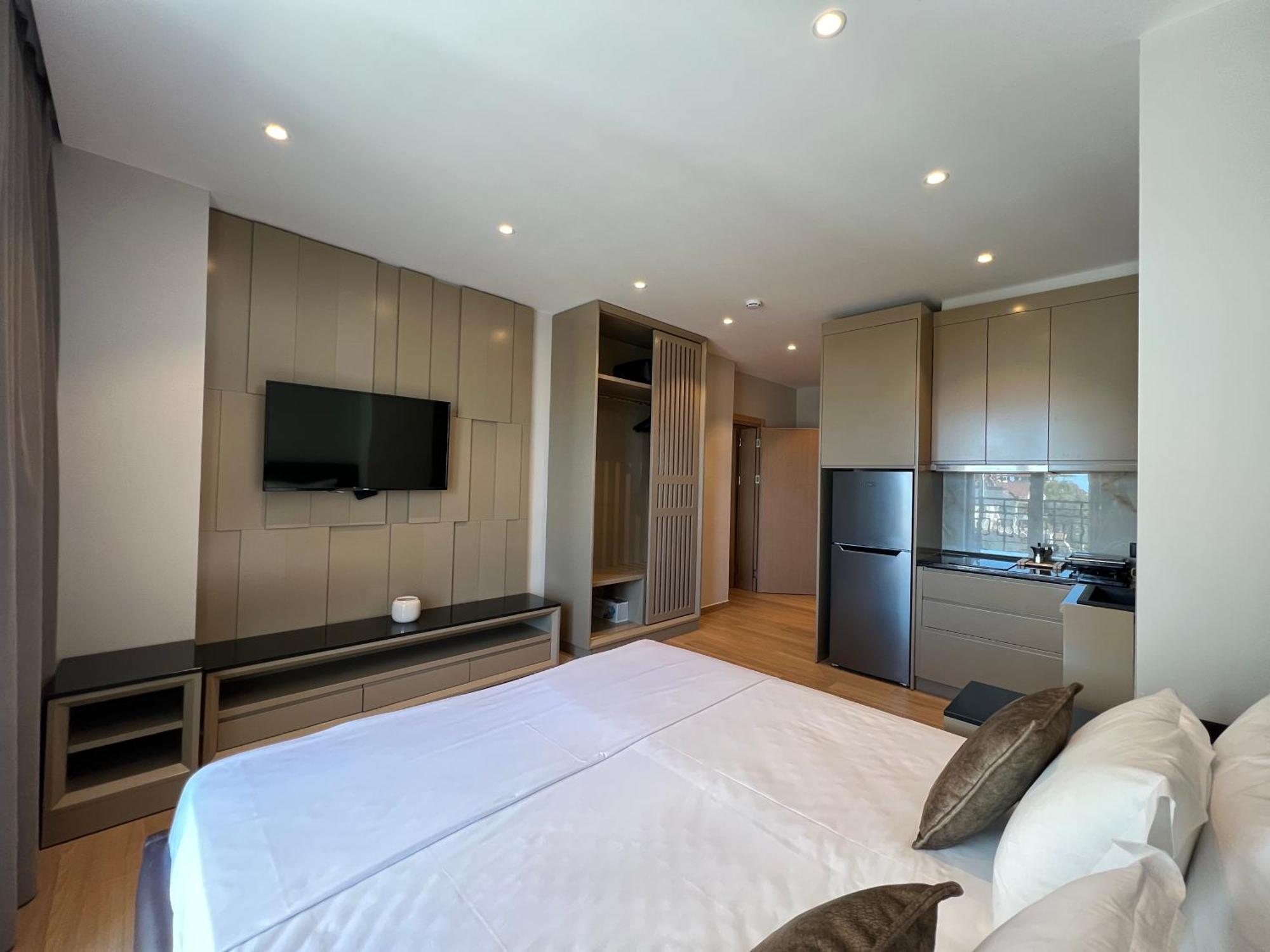 Coastline Luxury Apart Hotel Golem  Exteriör bild