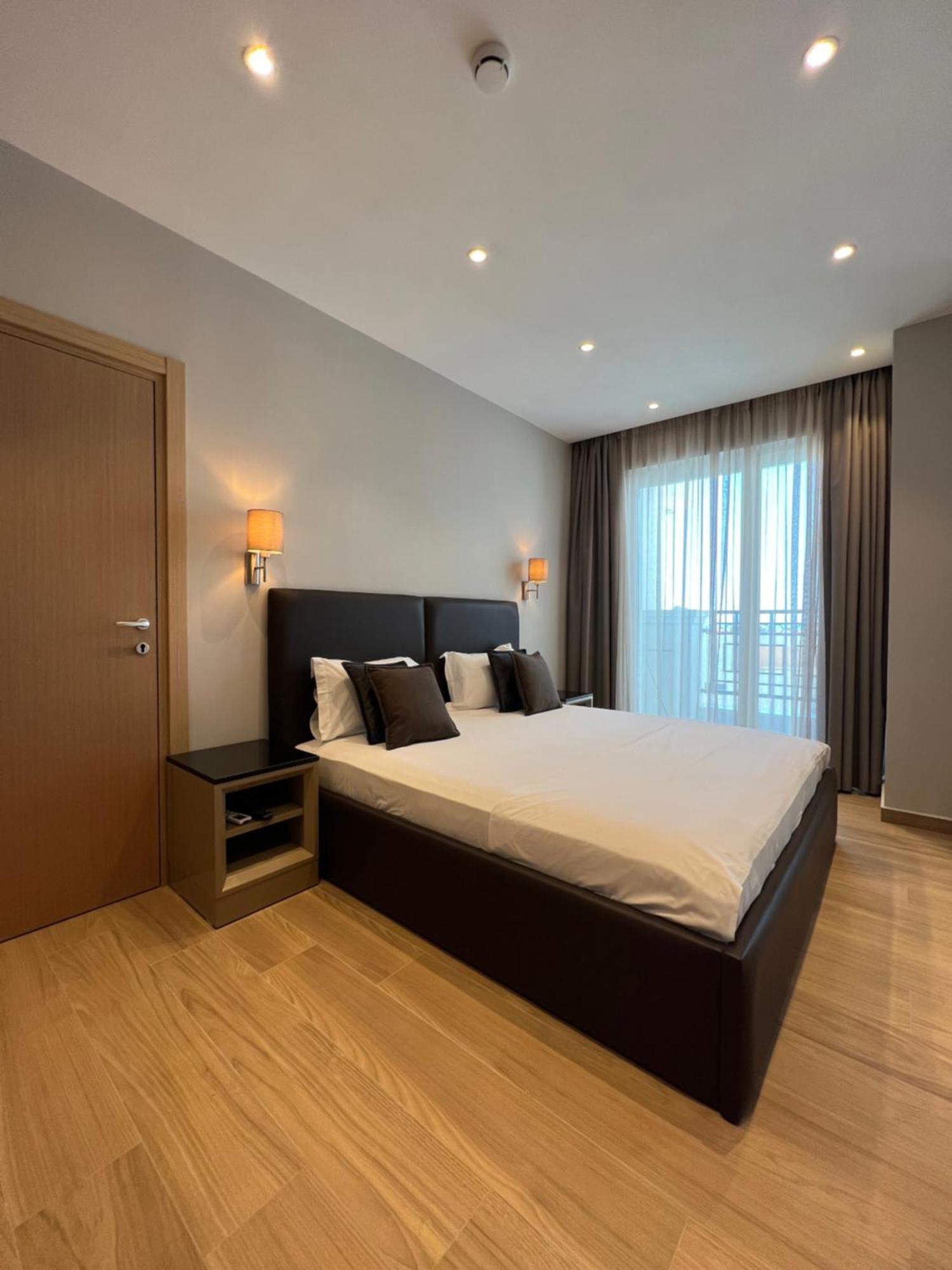 Coastline Luxury Apart Hotel Golem  Exteriör bild