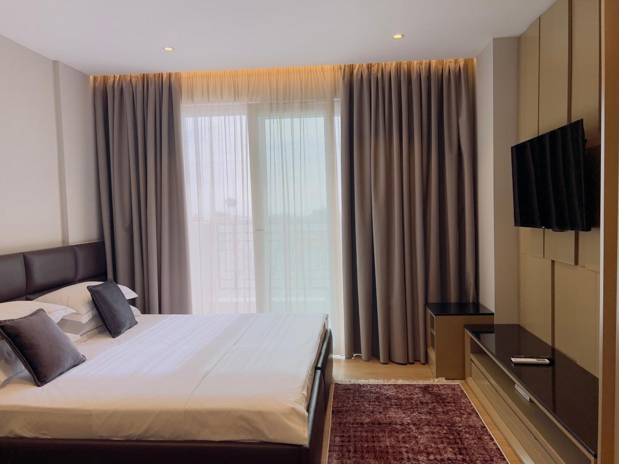 Coastline Luxury Apart Hotel Golem  Exteriör bild