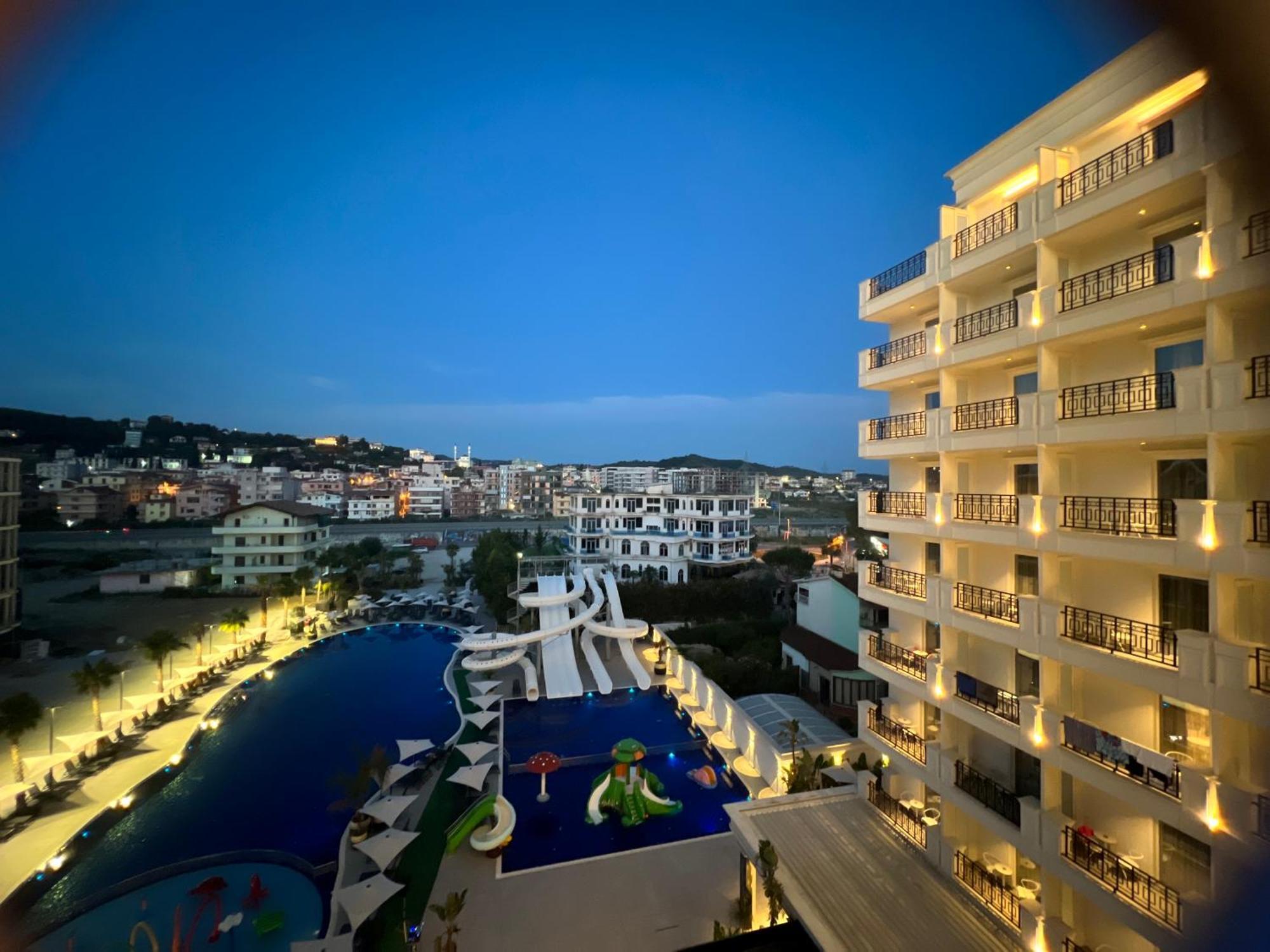Coastline Luxury Apart Hotel Golem  Exteriör bild