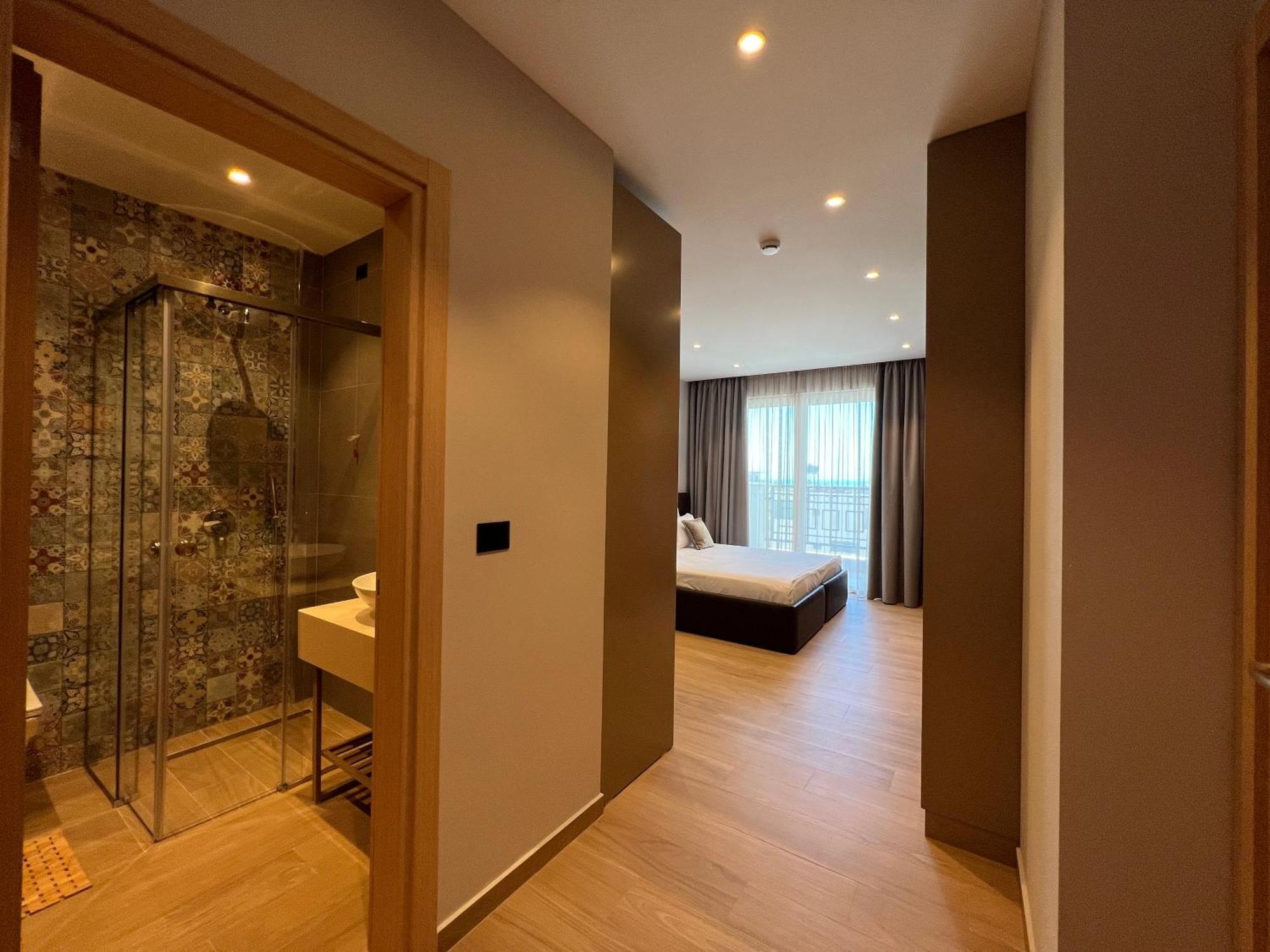 Coastline Luxury Apart Hotel Golem  Exteriör bild