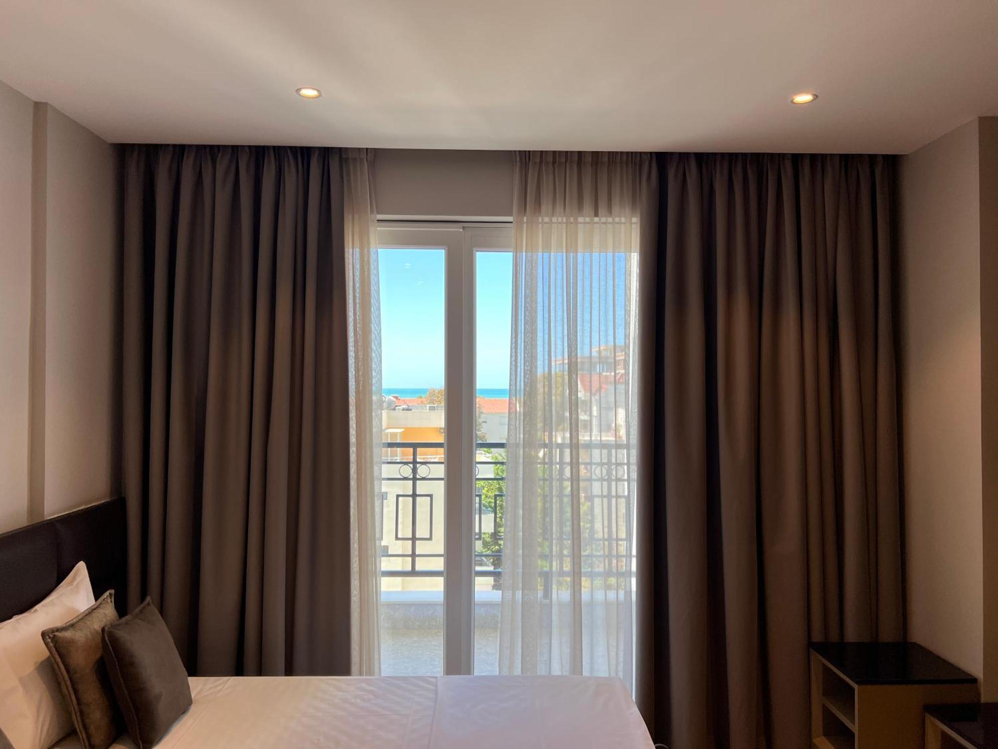 Coastline Luxury Apart Hotel Golem  Exteriör bild