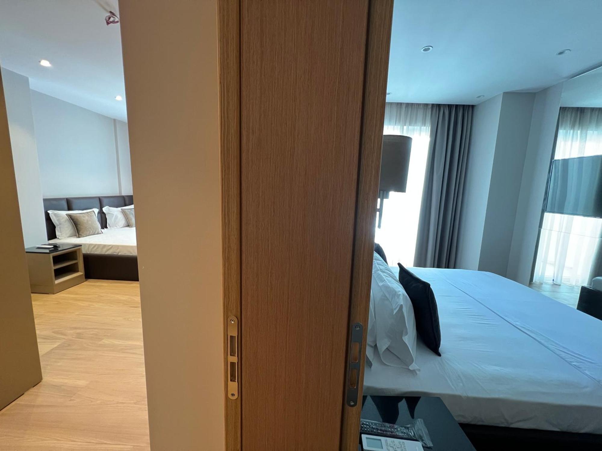 Coastline Luxury Apart Hotel Golem  Exteriör bild