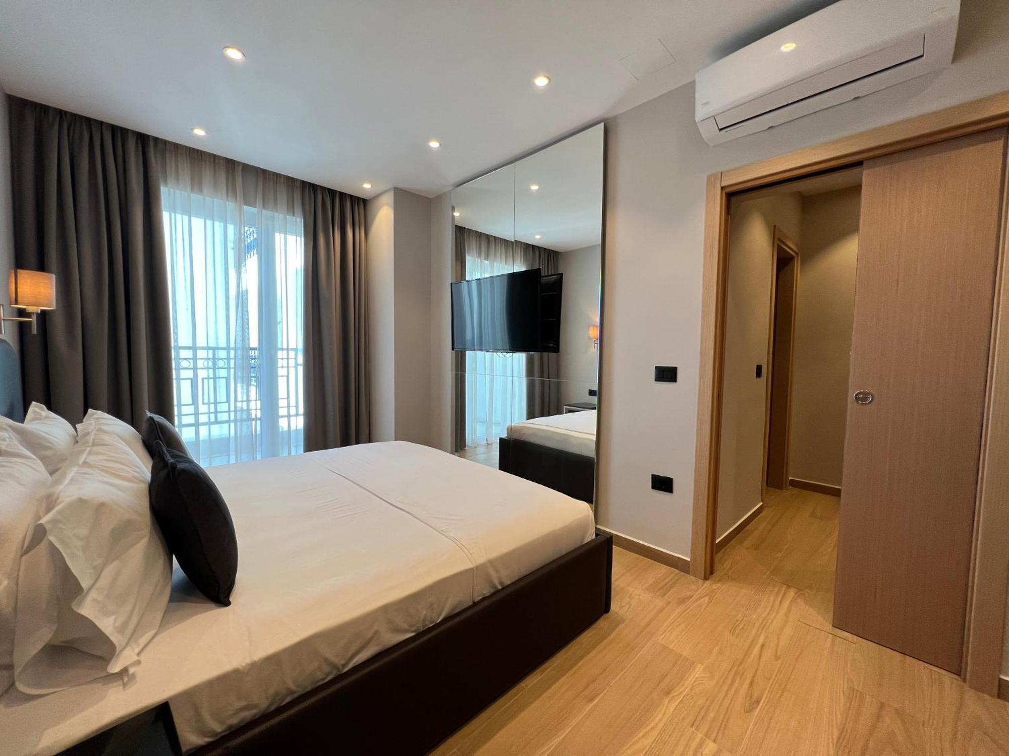 Coastline Luxury Apart Hotel Golem  Exteriör bild